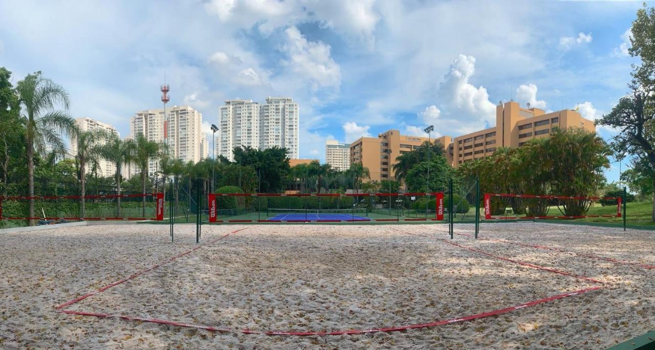 Hotel Transamerica São Paulo Exteriör bild Tennis courts at the park
