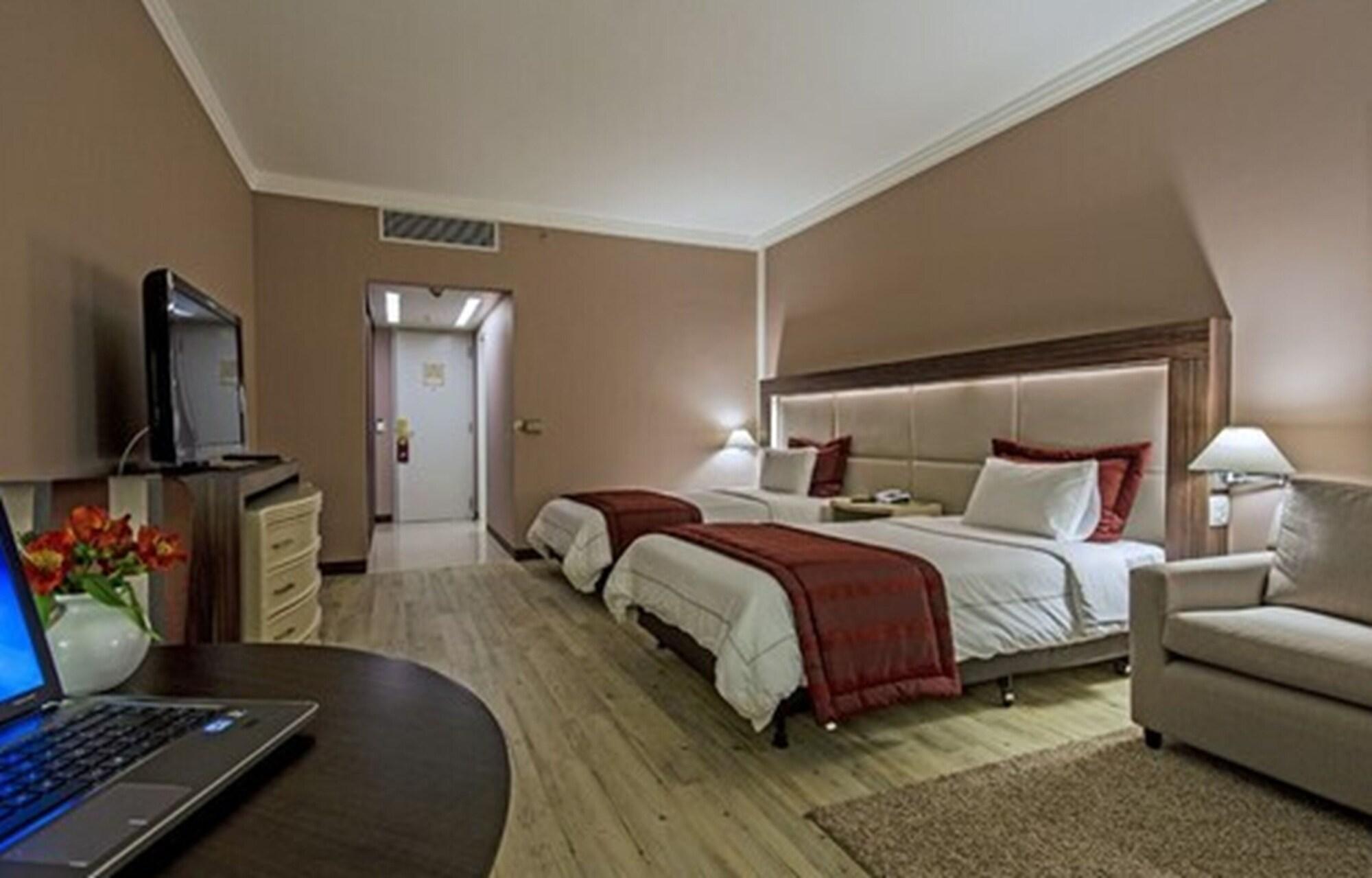 Hotel Transamerica São Paulo Exteriör bild A room at the hotel