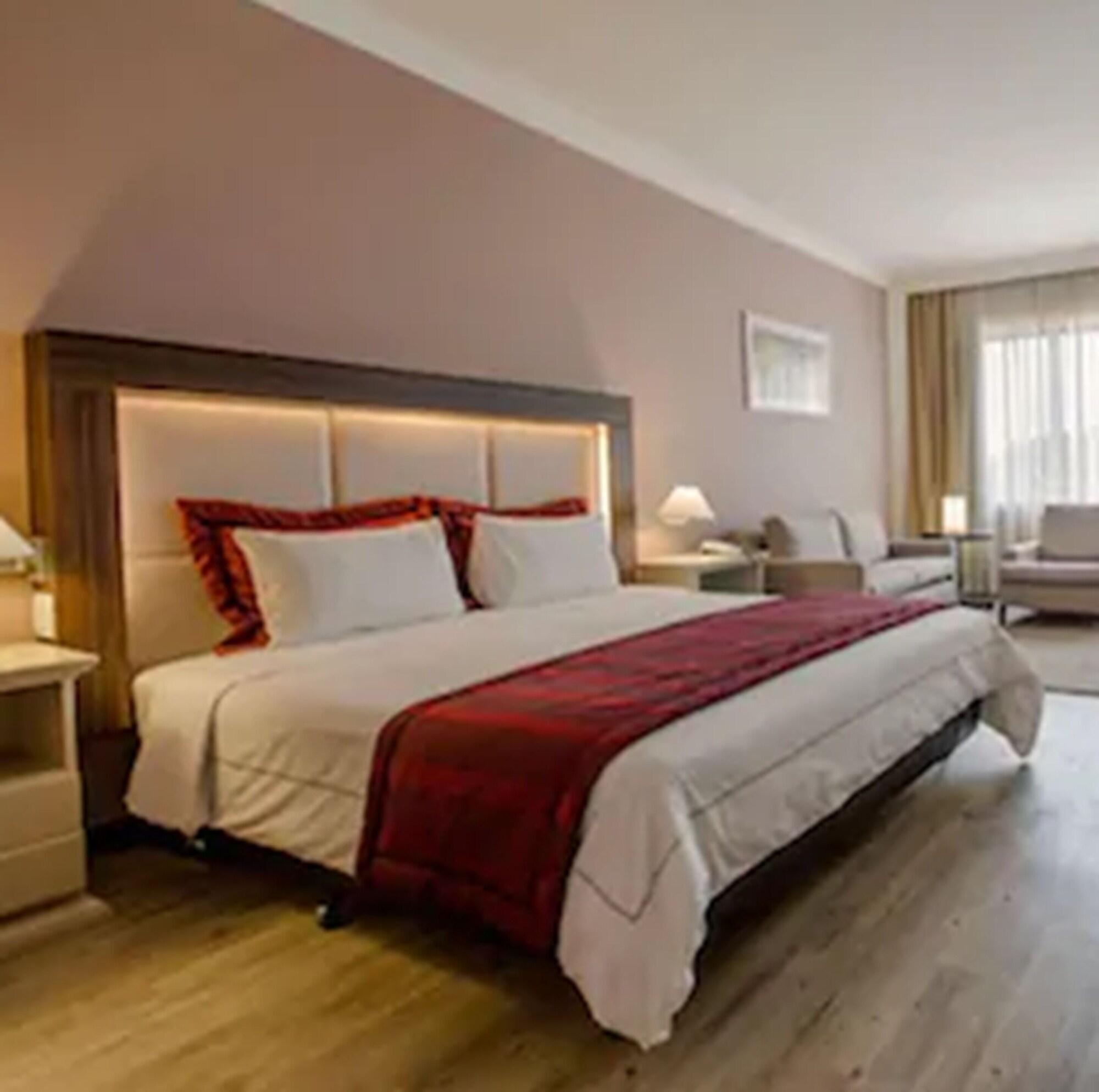 Hotel Transamerica São Paulo Exteriör bild A bedroom at the hotel