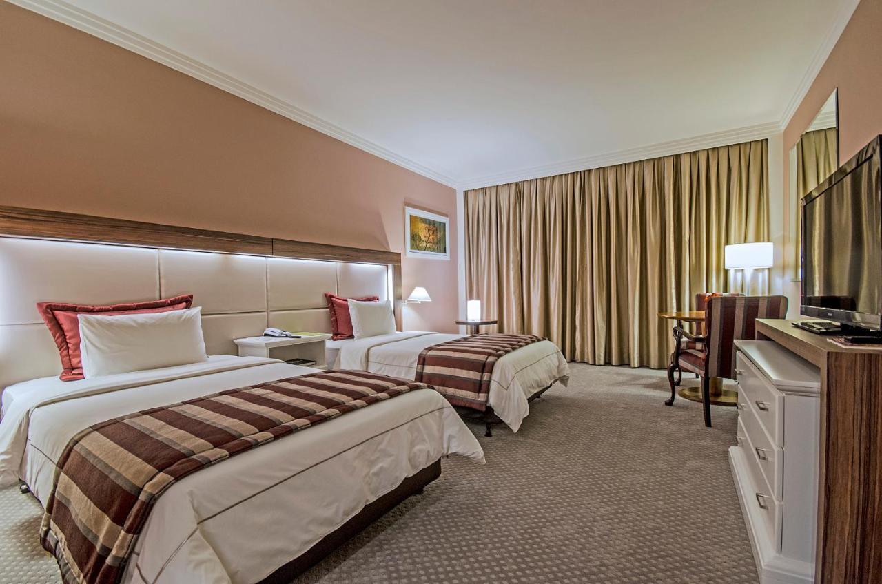 Hotel Transamerica São Paulo Rum bild A guest room at the hotel